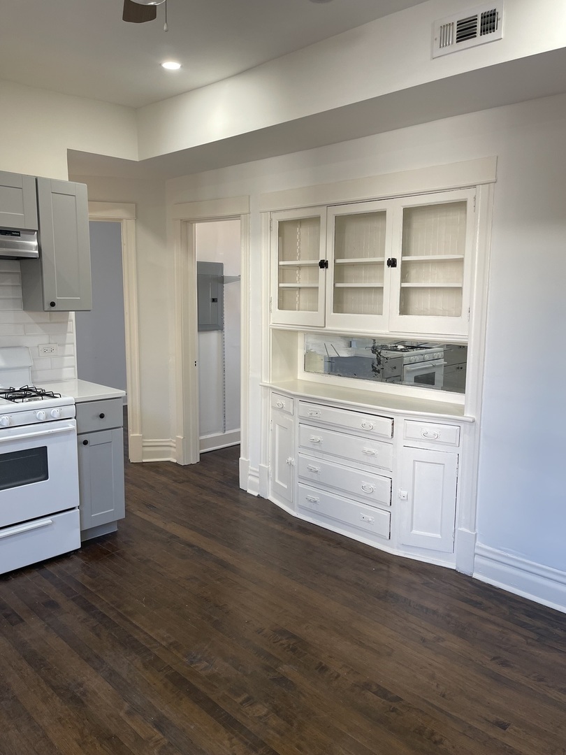 3707 W Augusta Boulevard Unit: 1R