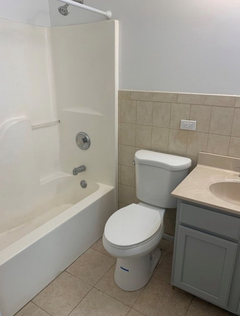 2216 W Adams Street Unit: 2