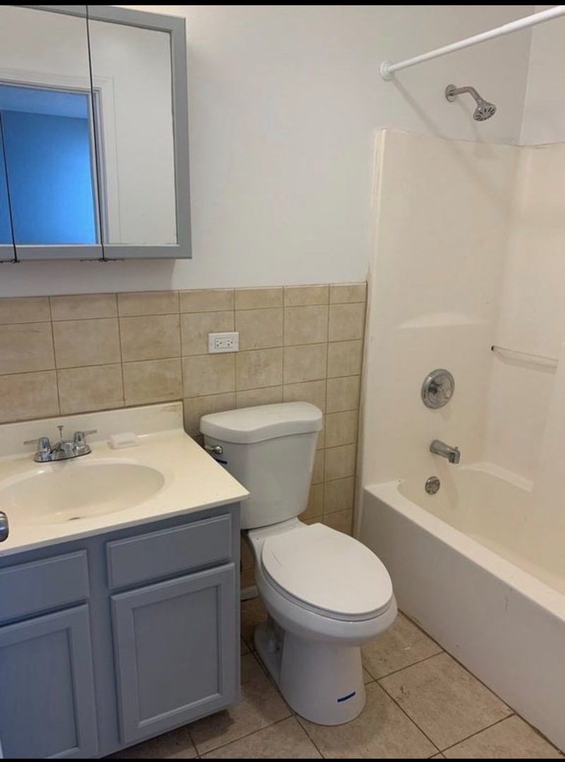 2216 W Adams Street Unit: 2