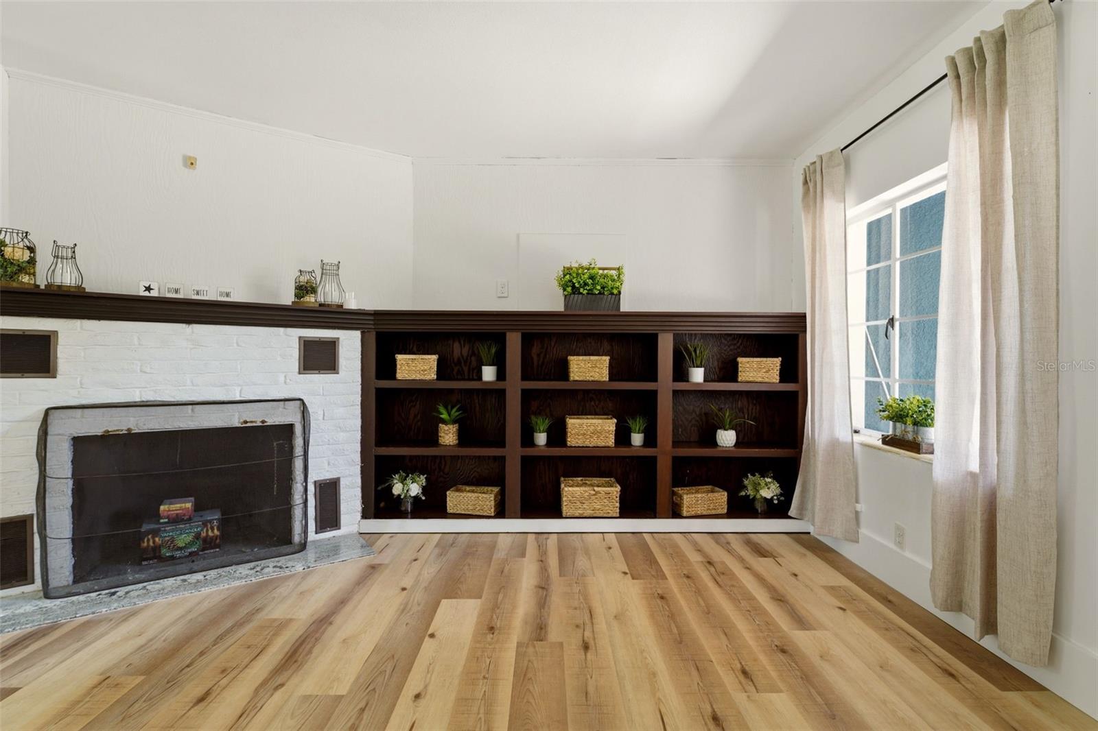 418 EDWARDS DR
