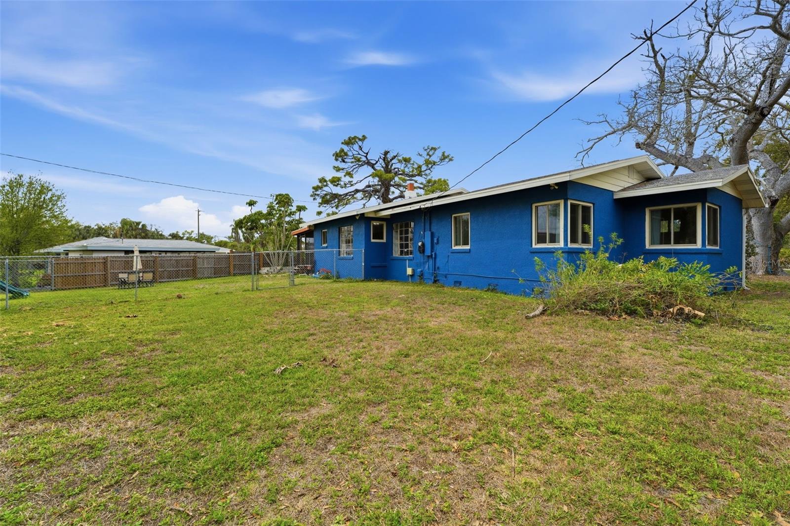 418 EDWARDS DR