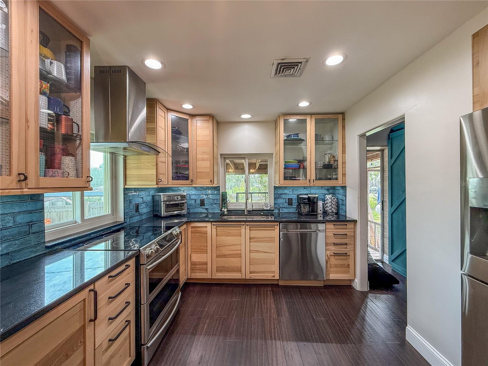 418 EDWARDS DR