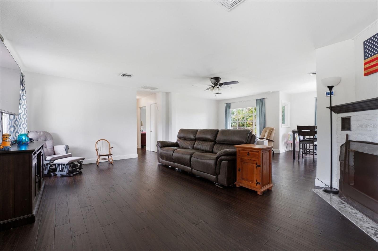 418 EDWARDS DR