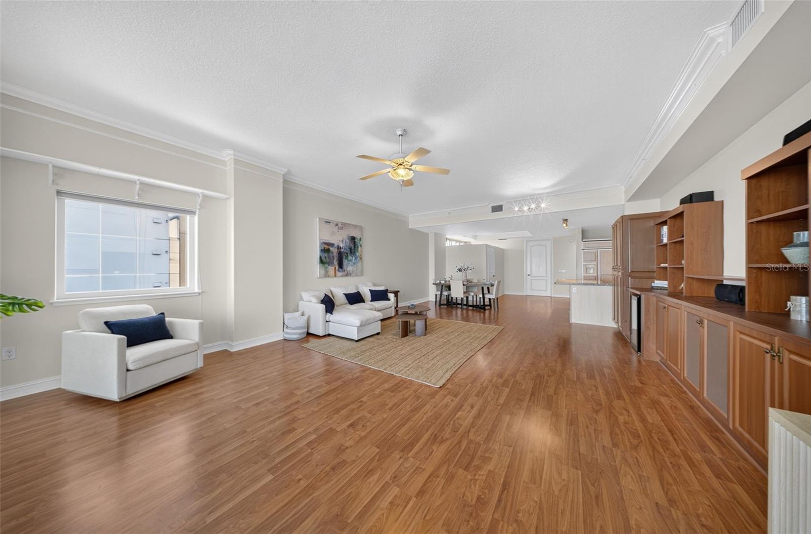 1233 N GULFSTREAM AVE #401