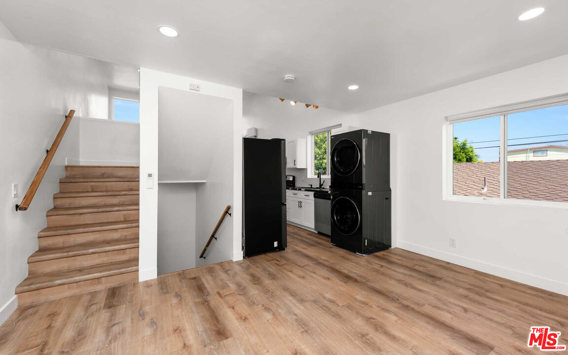 667 Brooks Ave Unit: 3