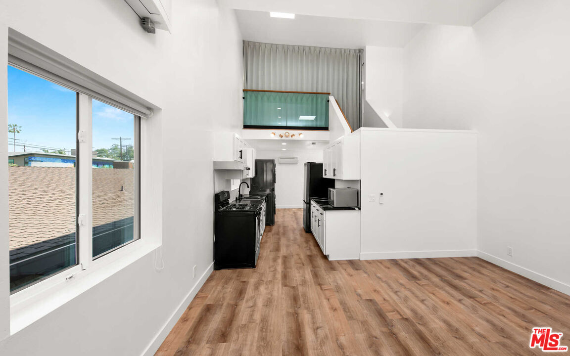 667 Brooks Ave Unit: 3