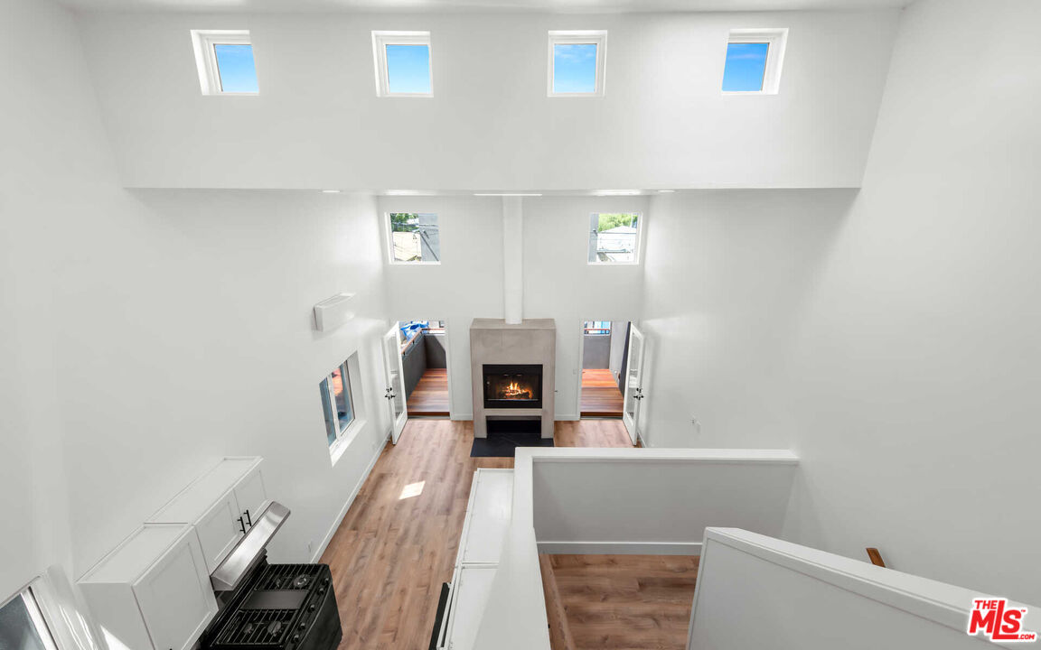 667 Brooks Ave Unit: 3