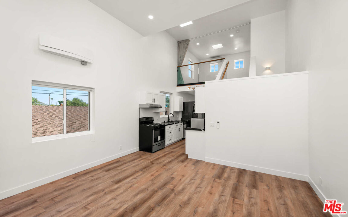 667 Brooks Ave Unit: 3
