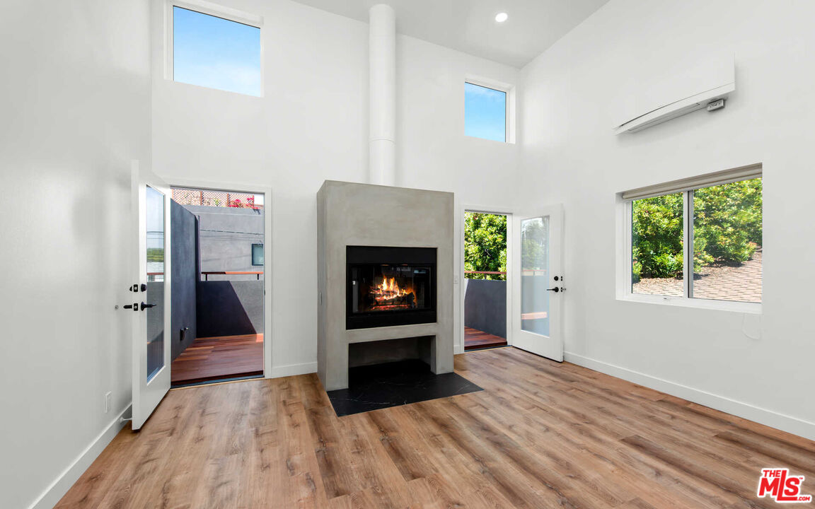 667 Brooks Ave Unit: 3