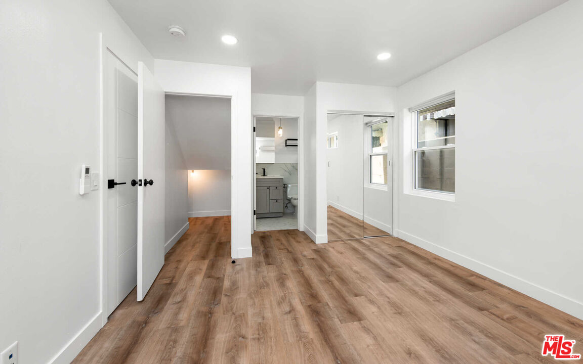 667 Brooks Ave Unit: 3