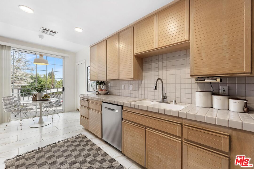 9880 Vidor Dr Unit: 104