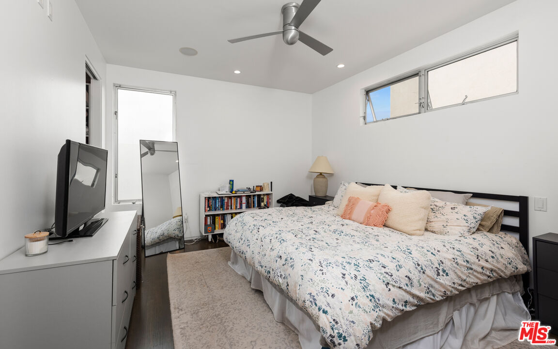 705 Sunset Ave Unit: 1/4