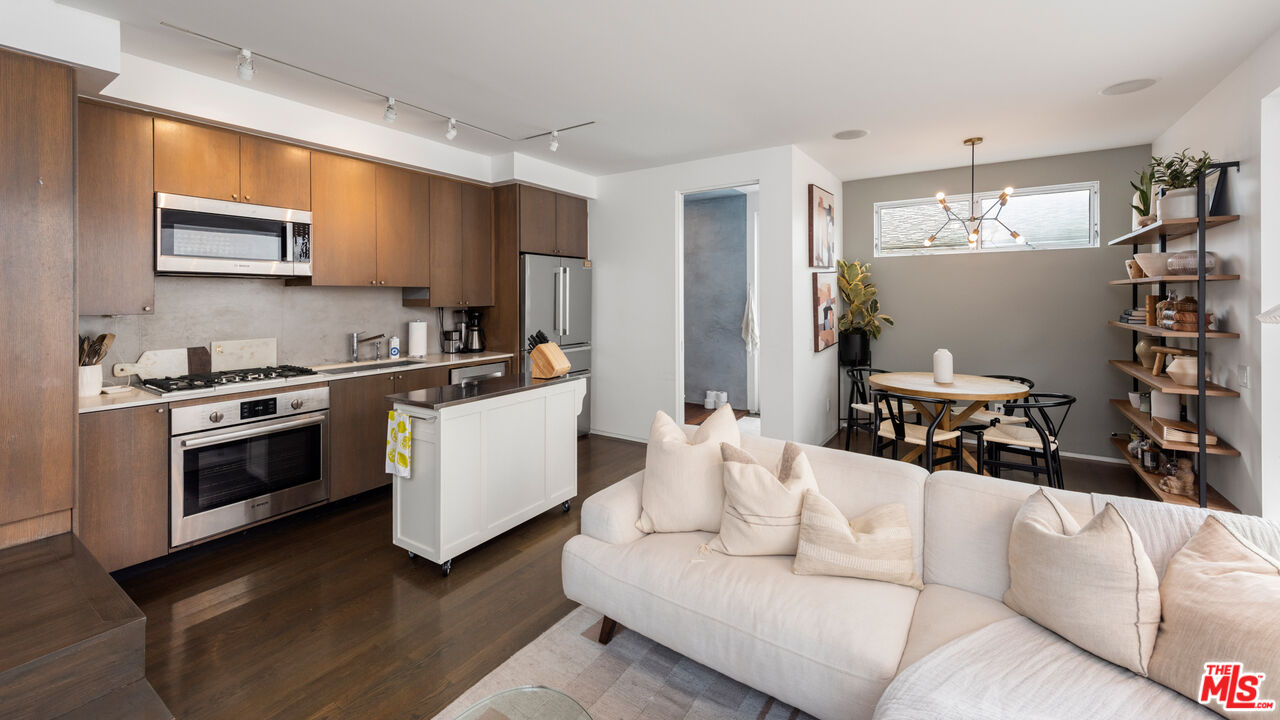 705 Sunset Ave Unit: 1/4