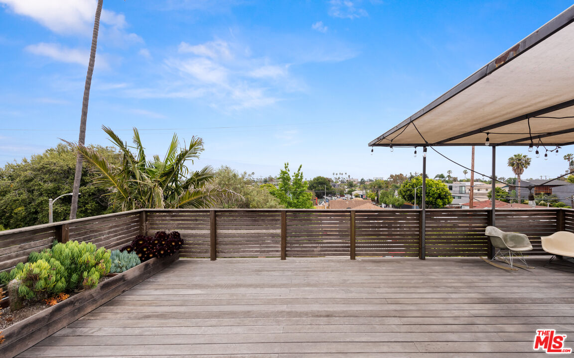 705 Sunset Ave Unit: 1/4