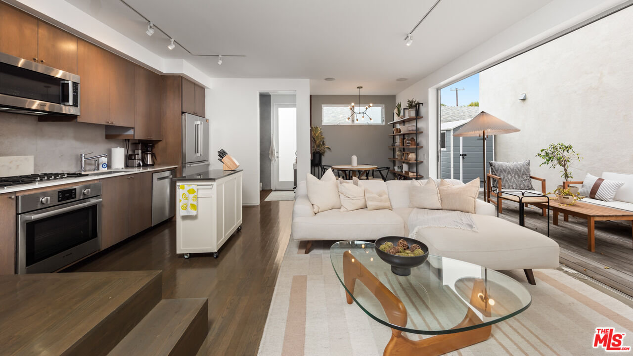 705 Sunset Ave Unit: 1/4