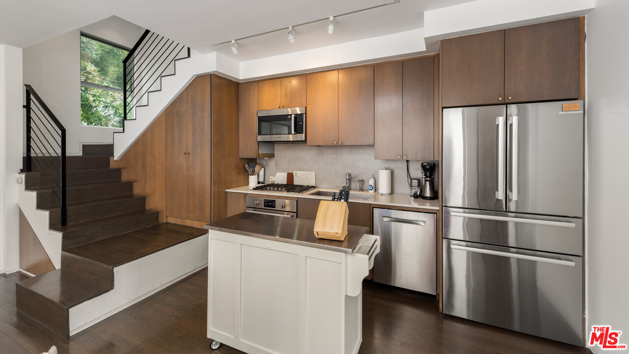 705 Sunset Ave Unit: 1/4