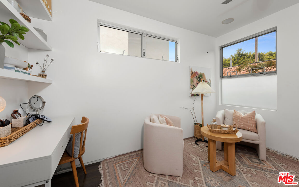 705 Sunset Ave Unit: 1/4