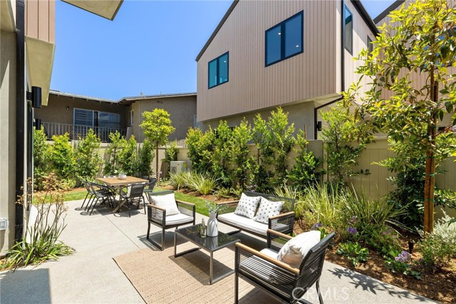 2206 Gates AVE Unit: A