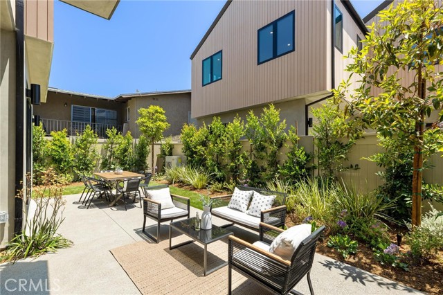 2206 Gates AVE Unit: A