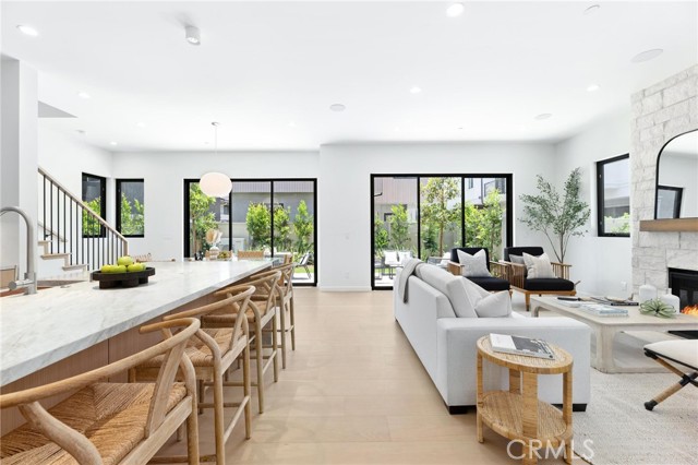 2206 Gates AVE Unit: A
