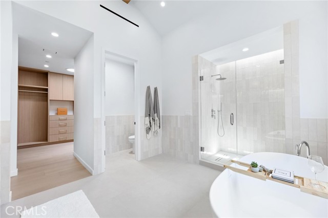 2206 Gates AVE Unit: A