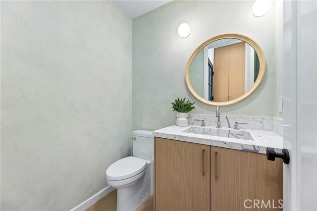 2206 Gates AVE Unit: A