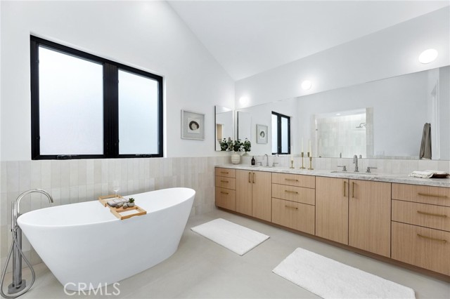 2206 Gates AVE Unit: A