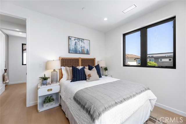 2206 Gates AVE Unit: A