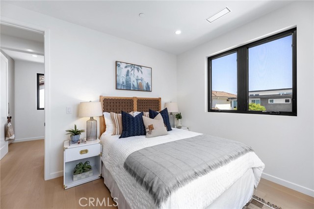 2206 Gates AVE Unit: A