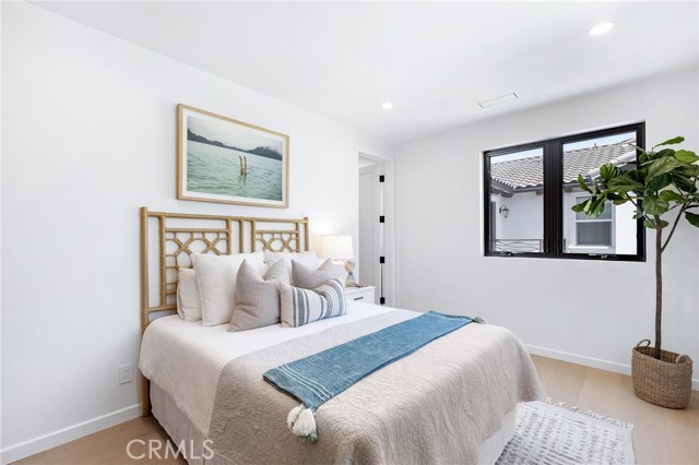 2206 Gates AVE Unit: B