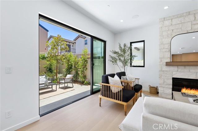 2206 Gates AVE Unit: B