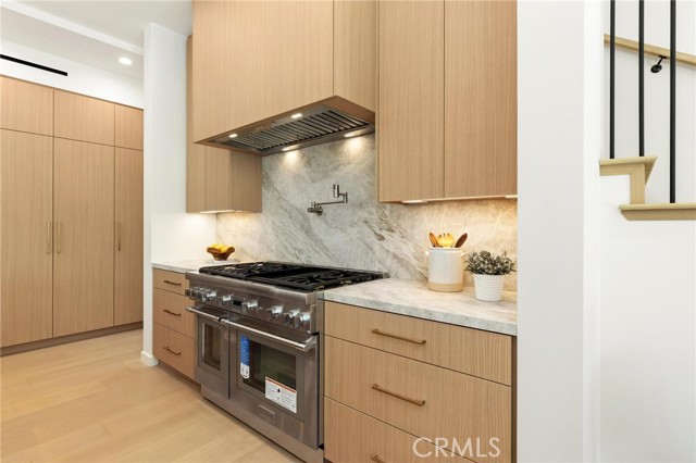2206 Gates AVE Unit: B