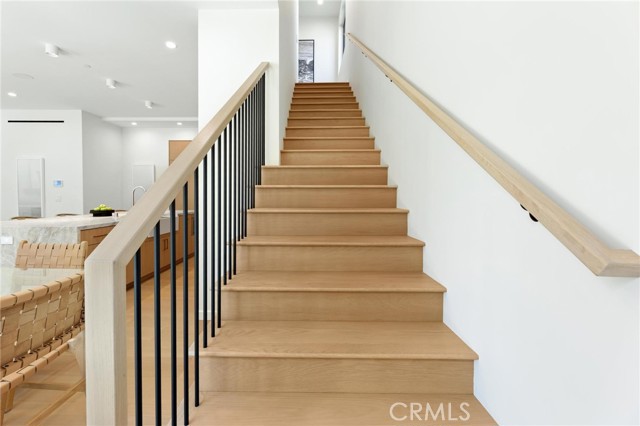 2206 Gates AVE Unit: B