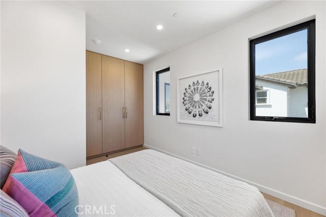 2206 Gates AVE Unit: B