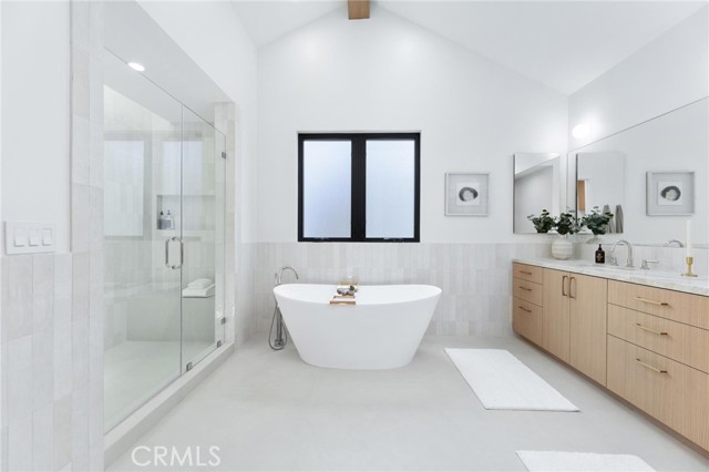 2206 Gates AVE Unit: B