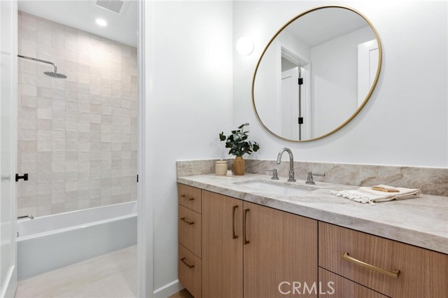 2206 Gates AVE Unit: B