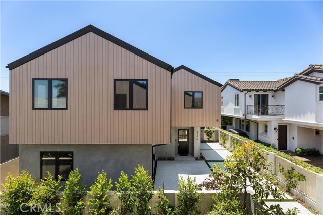 2206 Gates AVE Unit: B