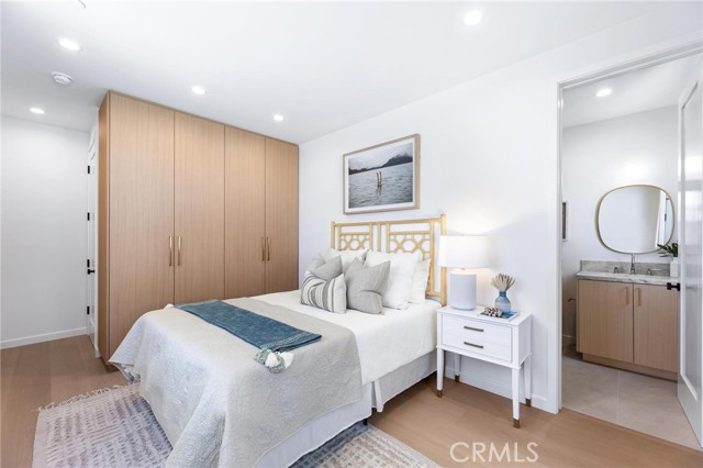 2206 Gates AVE Unit: B