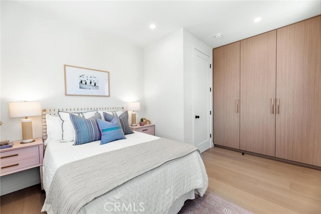 2206 Gates AVE Unit: B