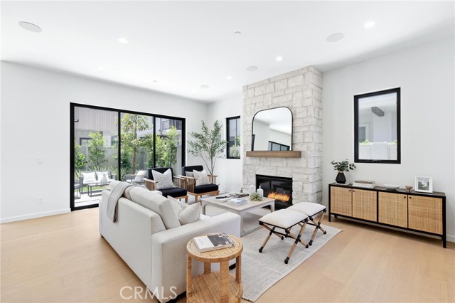 2206 Gates AVE Unit: B