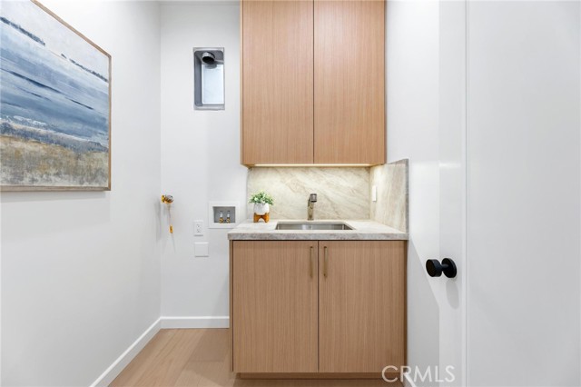 2206 Gates AVE Unit: B