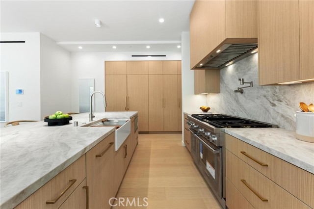 2206 Gates AVE Unit: B