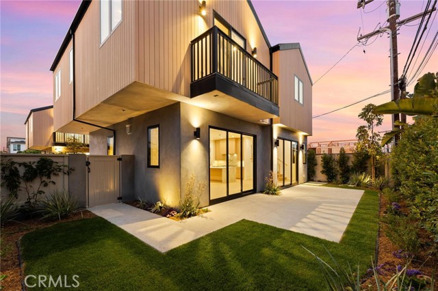 2206 Gates AVE Unit: B