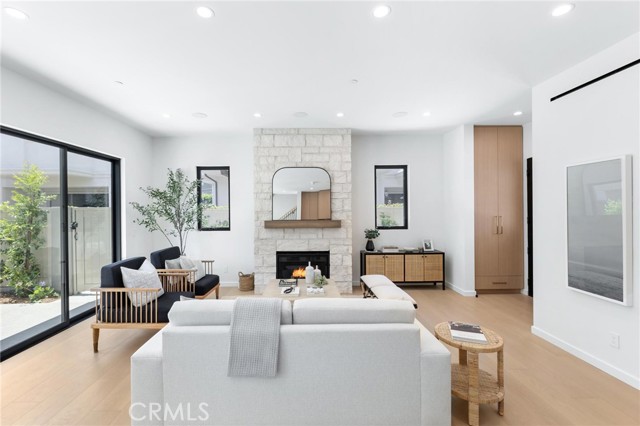 2206 Gates AVE Unit: B