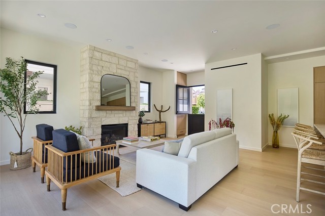 2206 Gates AVE Unit: B