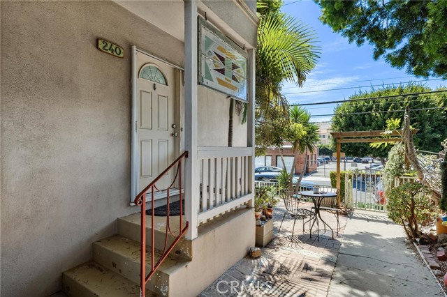 240 Hampton DR