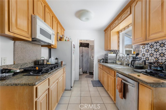 240 Hampton DR