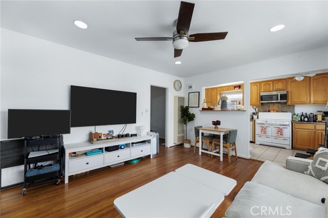 240 Hampton DR