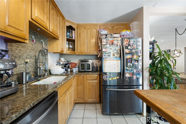 240 Hampton DR