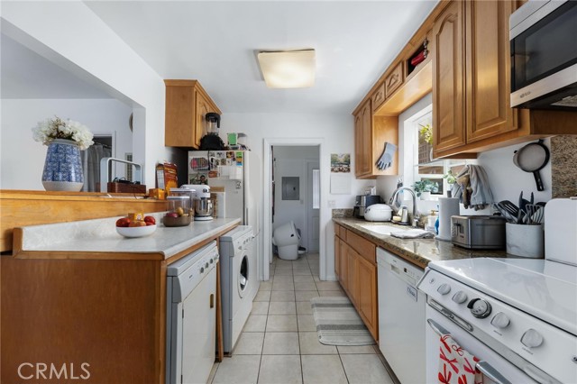 240 Hampton DR